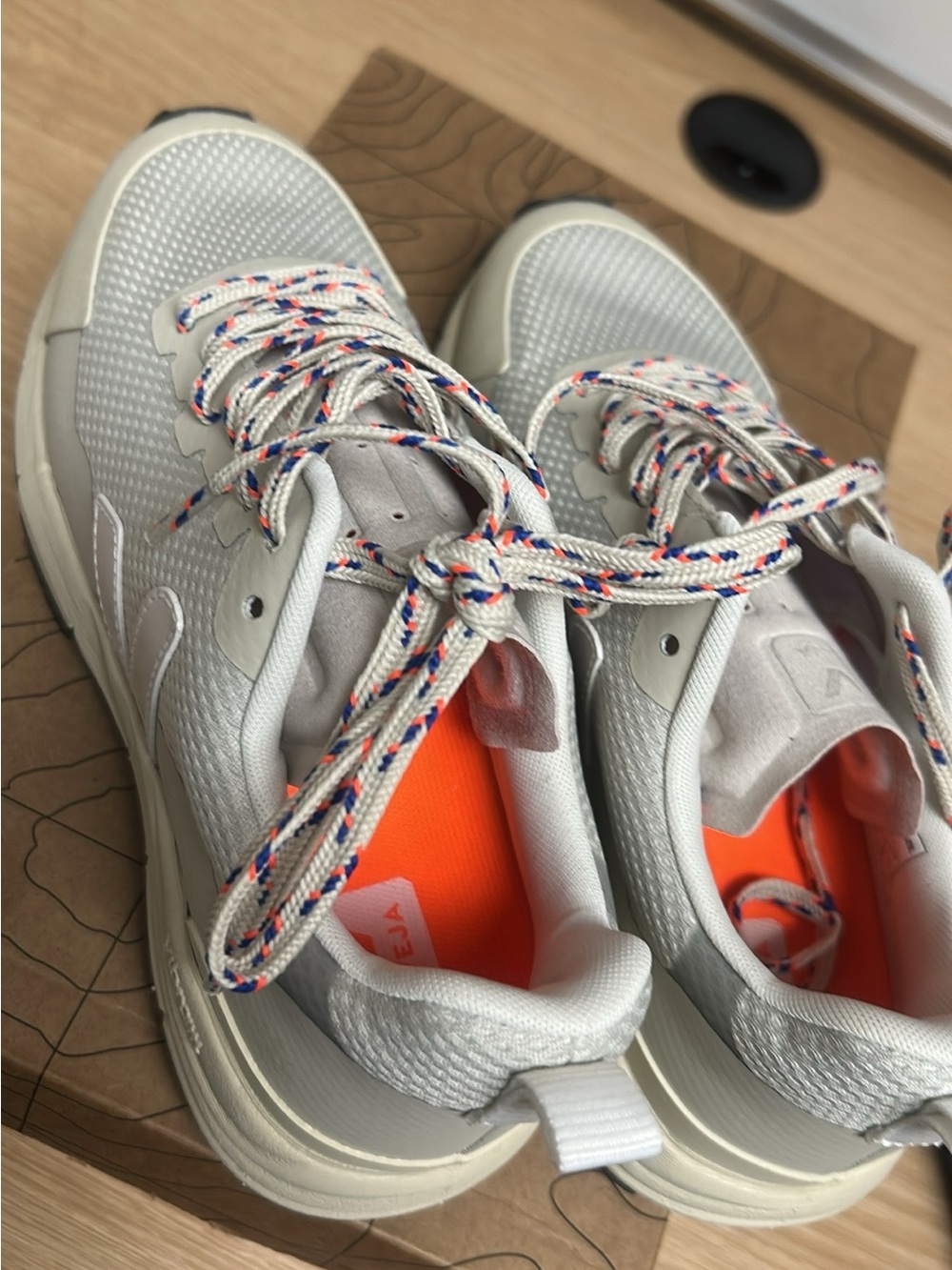 Veja Natural White Low-Top Sneakers with Multicolor Laces